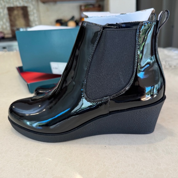 Aerosoles Black Patent Brandi Wedge Bootie, 6.5 Wide, New never worn - Picture 1 of 4